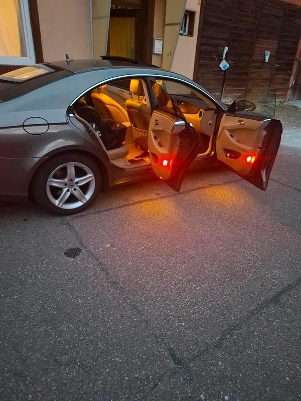 Braun Gebraucht 2006 Mercedes CLS320 Limousine | 5.400 € (Guter Preis) - Bild 1/4