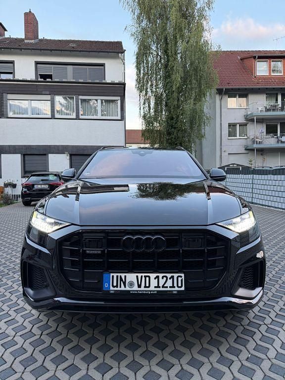 Schwarz Gebraucht 2019 Audi Q8 Ambiente SUV | 61.000 € (Etwas zu teuer) - Bild 1/4
