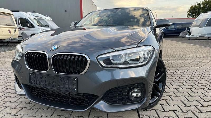 Grau Gebraucht 2016 BMW 120 M Sport Kleinwagen | 17.699 € (Fairer Preis) - Bild 1/4