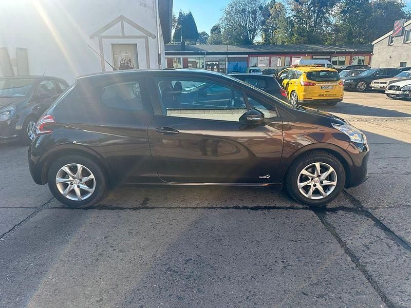 Gebraucht Peugeot 208 68 PS (50 kW) 2012 Braun Kleinwagen