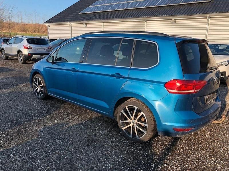 Gebraucht VW Touran Comfortline 110 PS (80 kW) 2016 Blau Van / Kleinbus