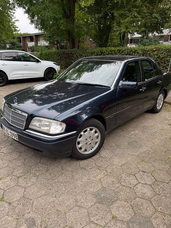 Blau Gebraucht 1996 Mercedes 220 Limousine | 2.350 € - Bild 1/4