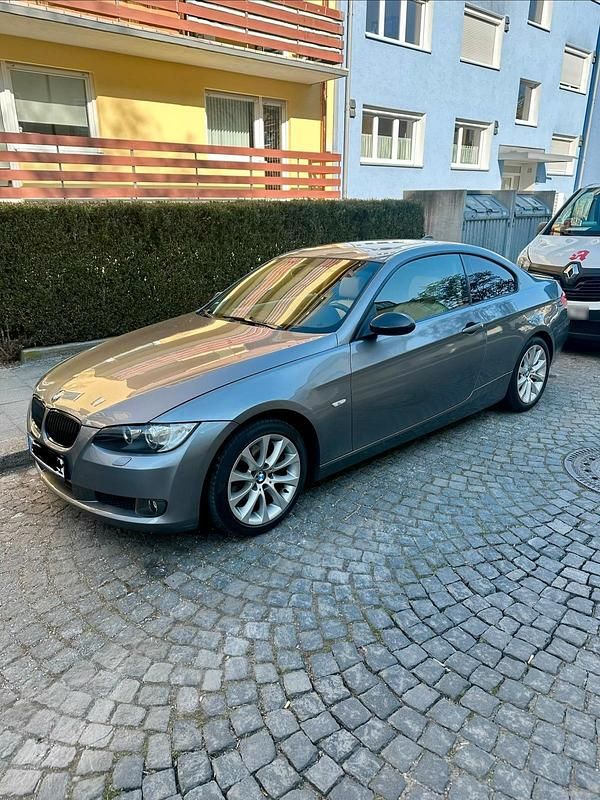 Gebraucht BMW 320 170 PS (125 kW) 2009 Grau Coupé