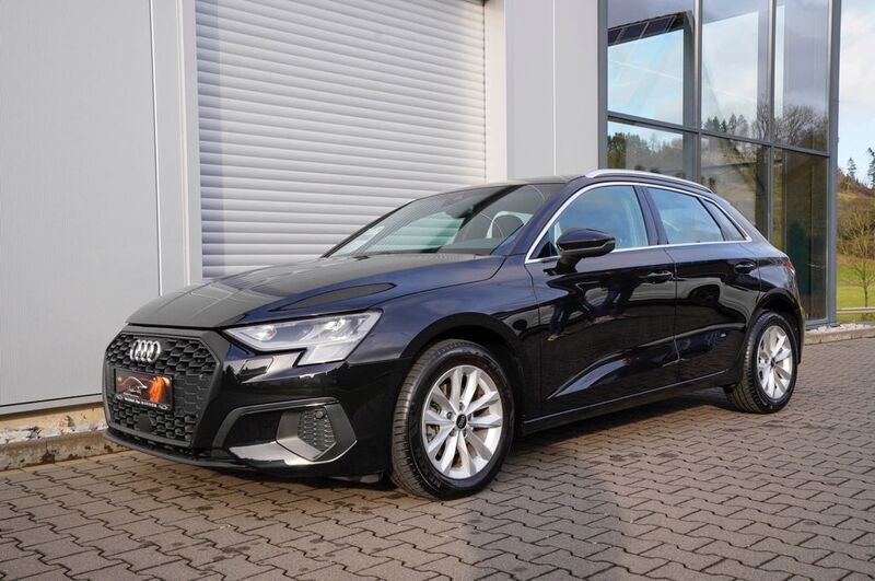 Schwarz Gebraucht 2023 Audi A3 Sportback S-Line Limousine | 28.990 € (Fairer Preis) - Bild 1/4