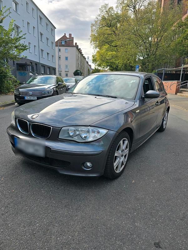 Grau Gebraucht 2005 BMW 116 Kleinwagen | 1.500 € (Superpreis) - Bild 1/4
