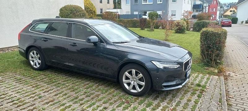 Grau Gebraucht 2018 Volvo V90 Momentum Kombi | 20.299 € (Fairer Preis) - Bild 1/4