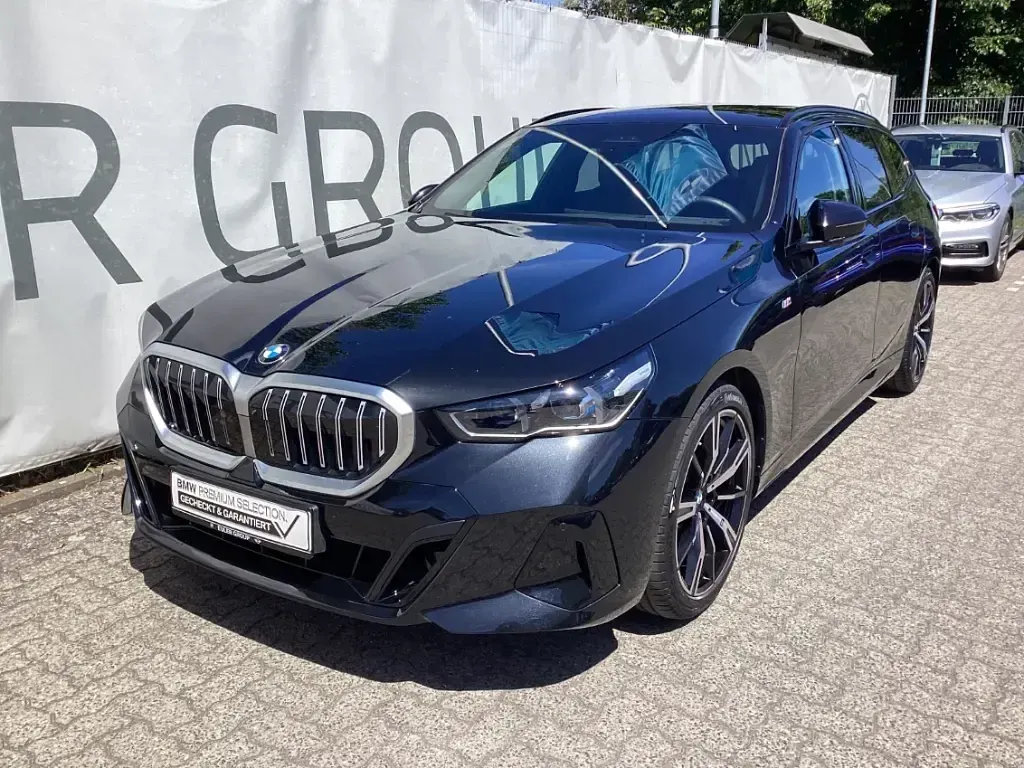 Gebraucht BMW 520 M Sport 197 PS (144 kW) 2025 Schwarz Kombi