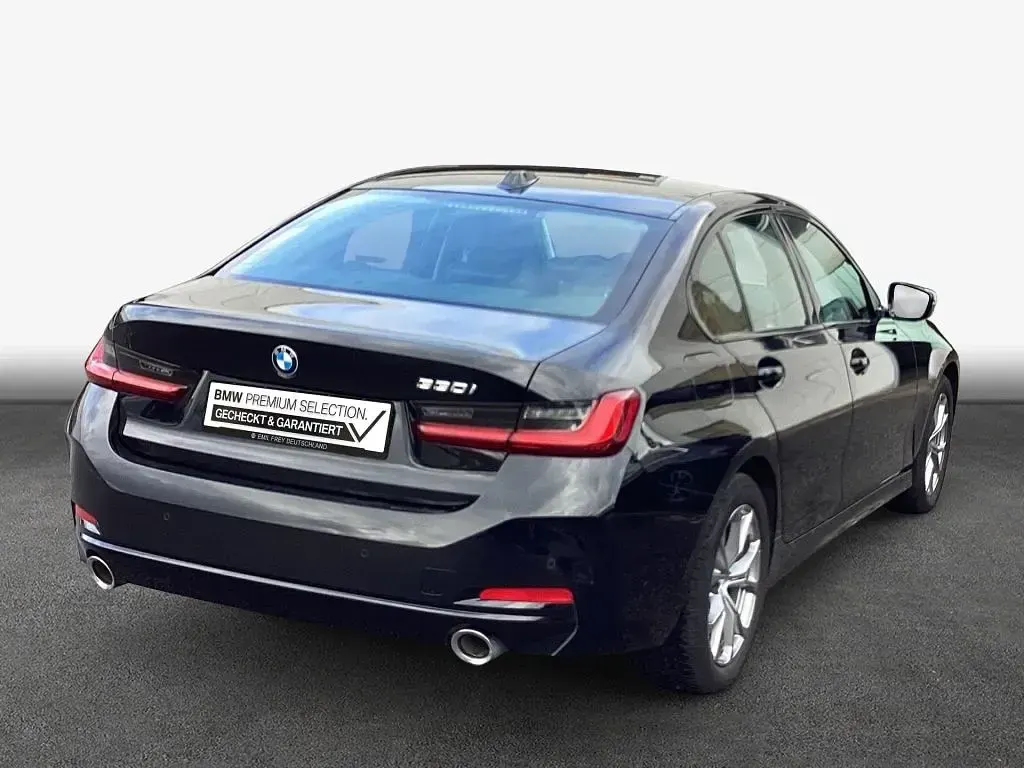 Gebraucht BMW 330 Sport Line 245 PS (180 kW) 2023 Schwarz Limousine