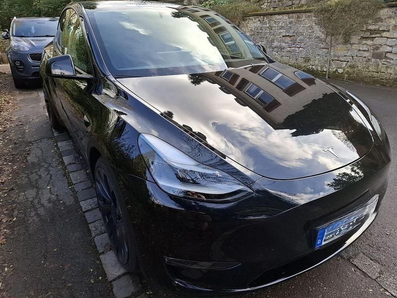 Schwarz Gebraucht 2024 Tesla Model Y Performance SUV | 42.500 € (Fairer Preis) - Bild 1/4