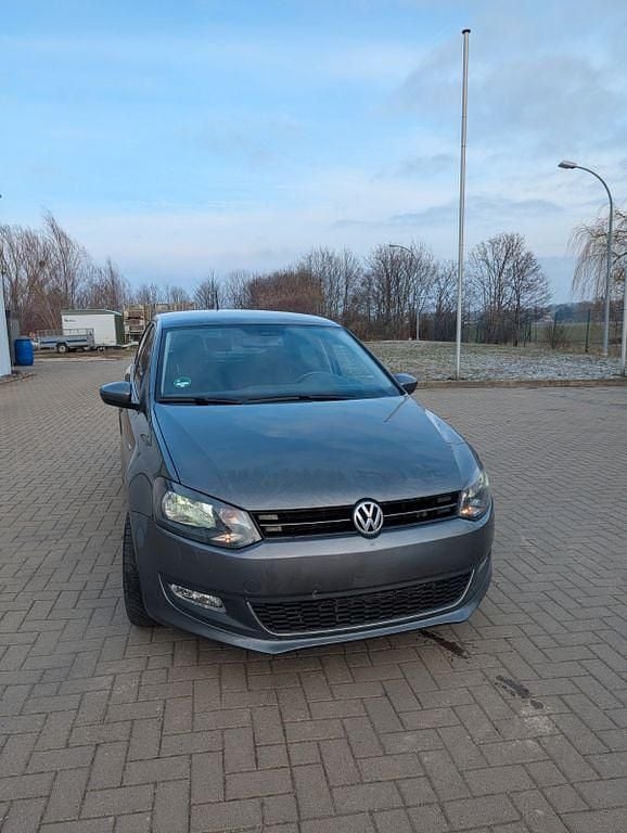 Grau Gebraucht 2013 VW Polo Life Limousine | 5.600 € (Guter Preis) - Bild 1/4