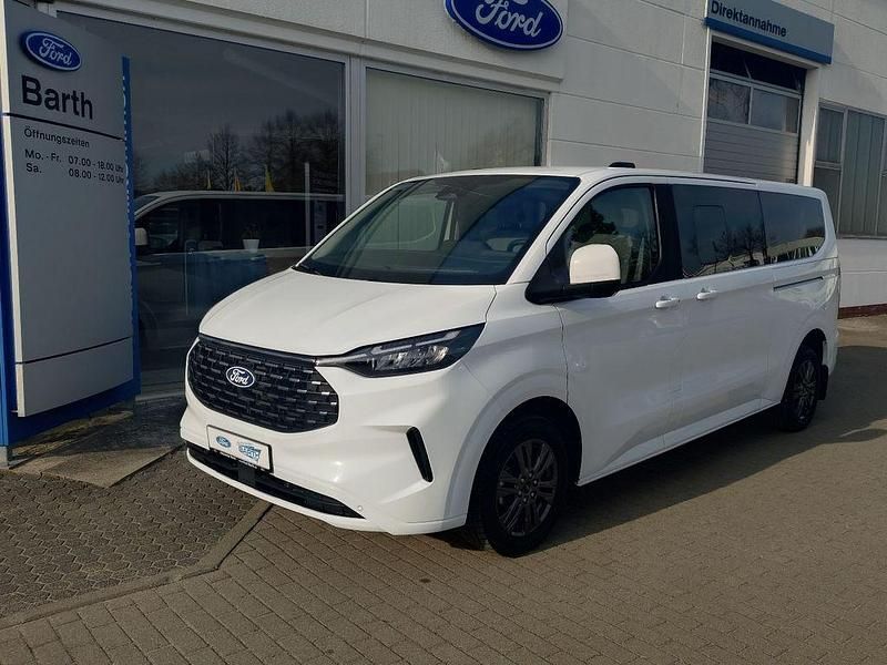 Gebraucht Ford Tourneo Titanium 136 PS (100 kW) 2024 Frostweiß Van / Kleinbus