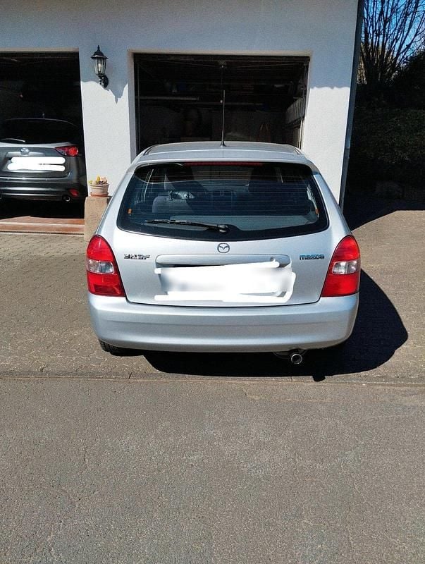 Silber Gebraucht 2002 Mazda 323F Limousine | 650 € (Guter Preis) - Bild 1/4