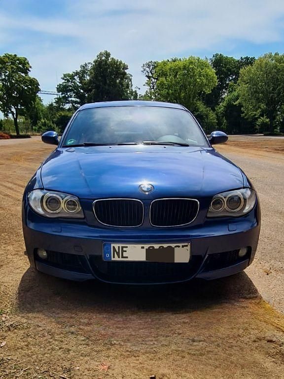 Blau Gebraucht 2009 BMW 120 M Sport Kleinwagen | 8.300 € (Teuer) - Bild 1/4