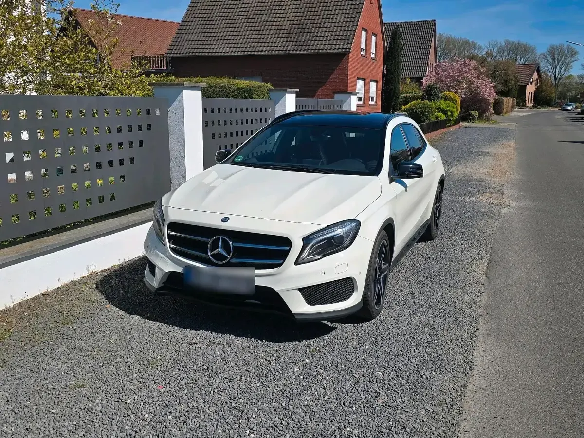 Gebraucht Mercedes GLA200 AMG line 163 PS (119 kW) 2015 Weiß SUV