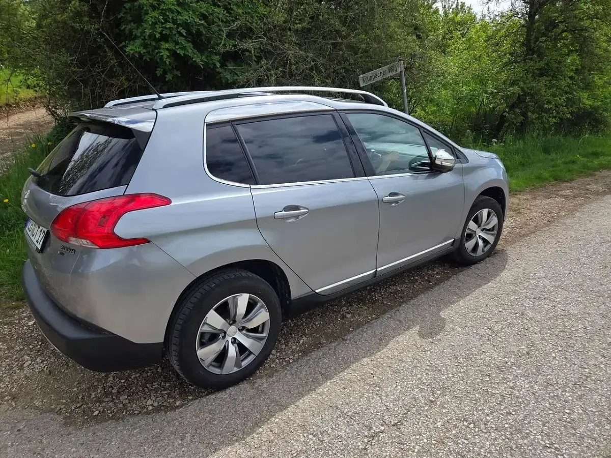 Gebraucht Peugeot 2008 Style 110 PS (80 kW) 2015 Silber SUV
