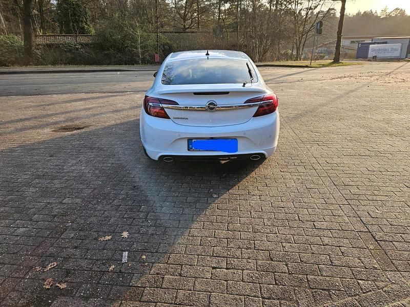 Gebraucht Opel Insignia 194 PS (142 kW) 2015 Weiß Limousine