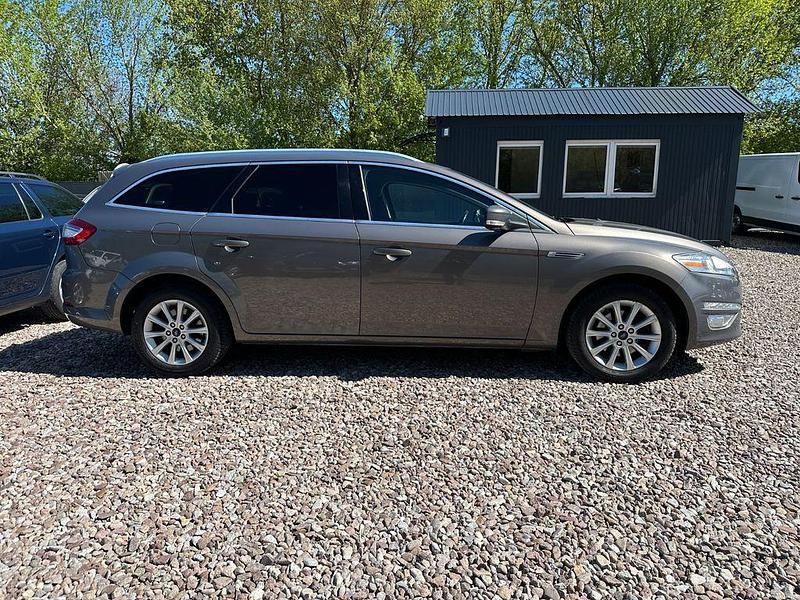 Gebraucht Ford Mondeo Titanium 160 PS (117 kW) 2013 Braun Limousine