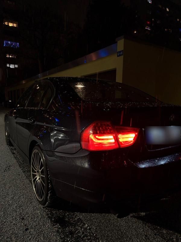 Gebraucht BMW 318 150 PS (110 kW) 2009 Blau Limousine