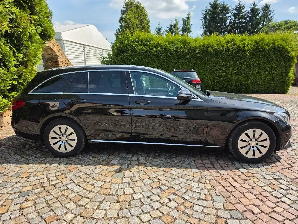 Gebraucht Mercedes C180 Avantgarde 156 PS (114 kW) 2015 Schwarz Kombi