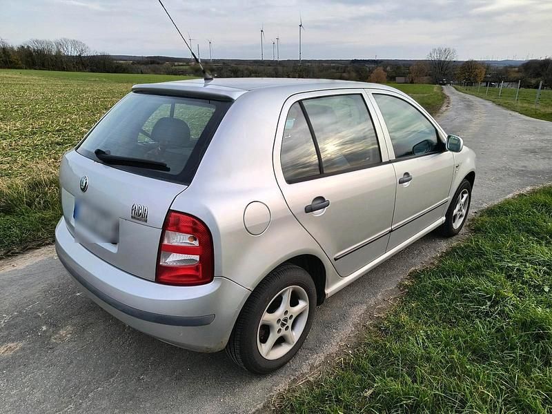 Silber Gebraucht 2003 Skoda Fabia Limousine | 1.200 € (Fairer Preis) - Bild 1/2