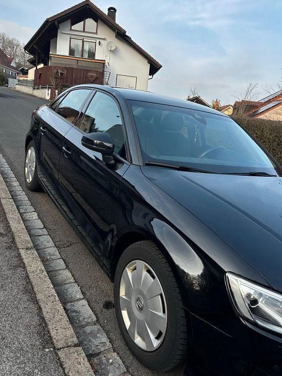 Gebraucht Audi A3 Sport 150 PS (110 kW) 2018 Schwarz Limousine