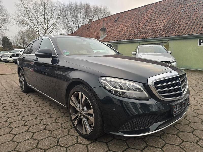 Gebraucht Mercedes C300 258 PS (189 kW) 2018 Grün Limousine