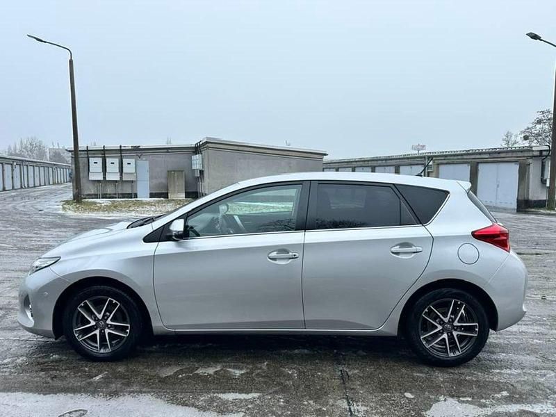 Gebraucht Toyota Auris 132 PS (97 kW) 2015 Silber Limousine