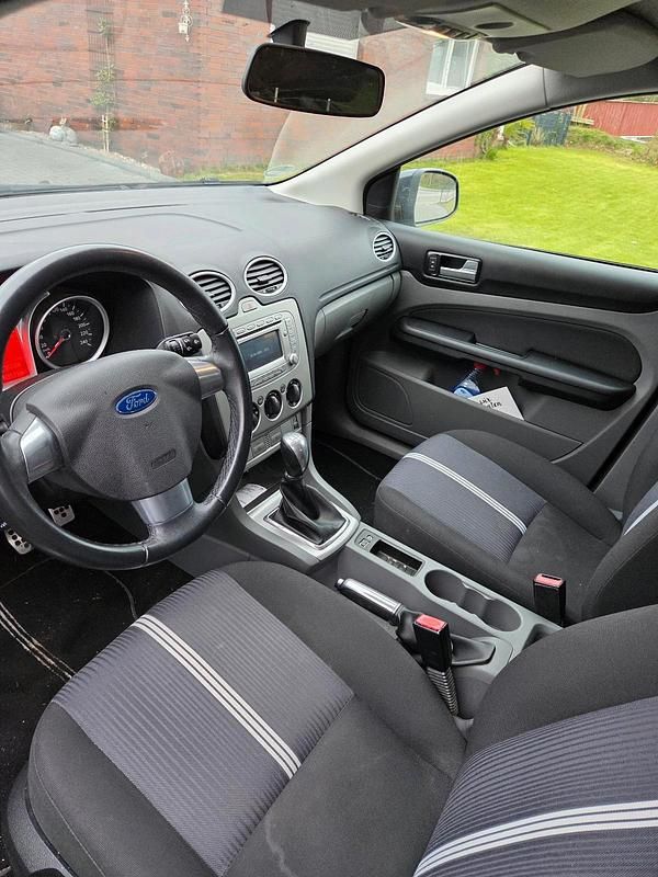 Gebraucht Ford Focus 115 PS (84 kW) 2010 Grau Kombi