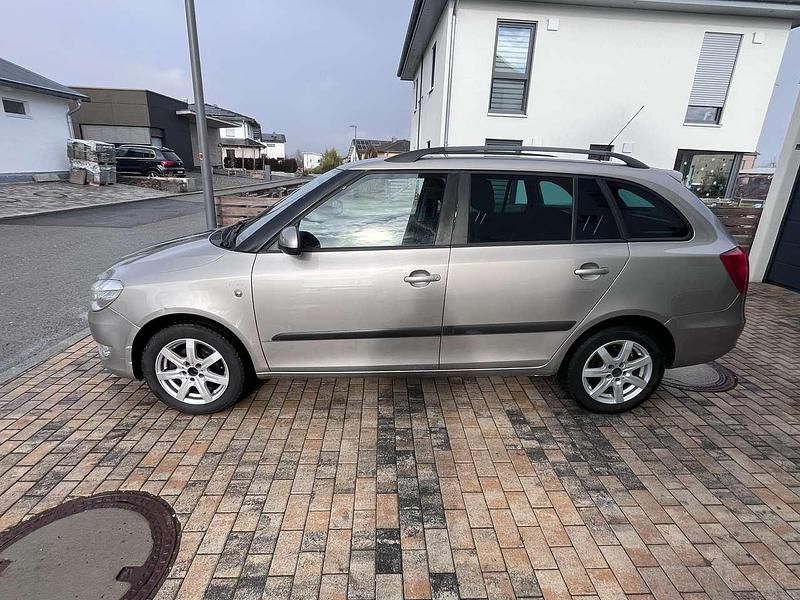 Gebraucht Skoda Fabia Family 105 PS (77 kW) 2012 Beige Kombi