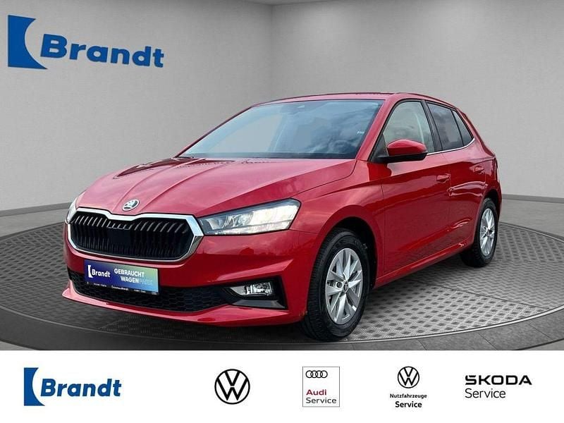 Velvetrot metallic (metallic) Gebraucht 2024 Skoda Fabia Selection Kleinwagen | 17.490 € (Guter Preis) - Bild 1/3