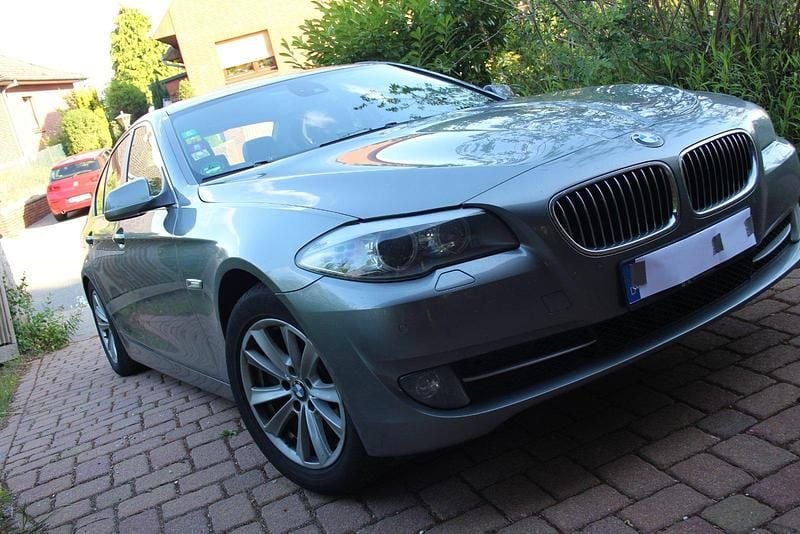 Silber Gebraucht 2010 BMW 530 Limousine | 12.000 € (Fairer Preis) - Bild 1/4