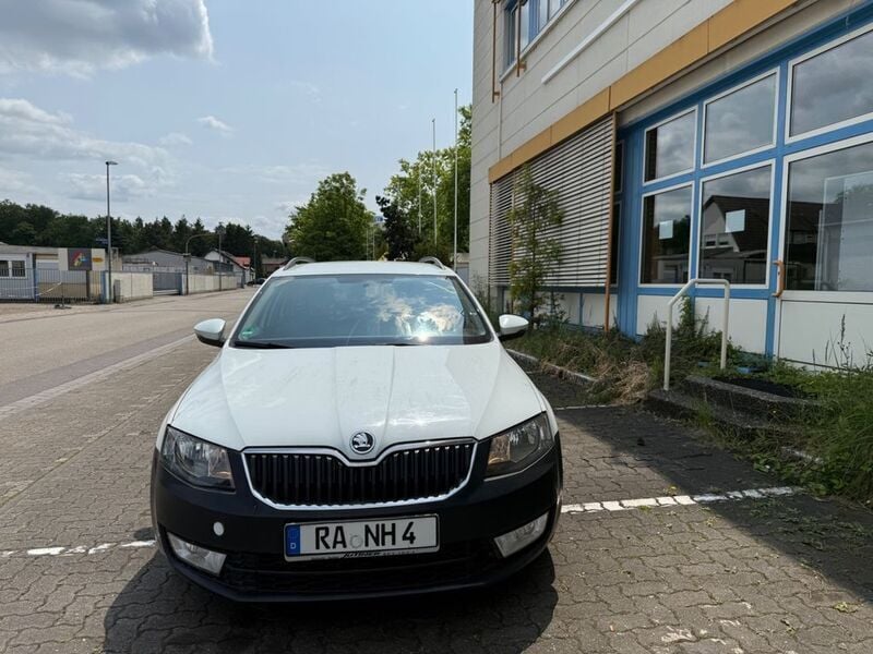 Weiß Gebraucht 2016 Skoda Octavia Ambition Kombi | 3.500 € (Guter Preis) - Bild 1/4