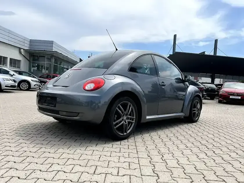 Gebraucht VW Beetle 102 PS (75 kW) 2010 Platinum grey metallic Kleinwagen