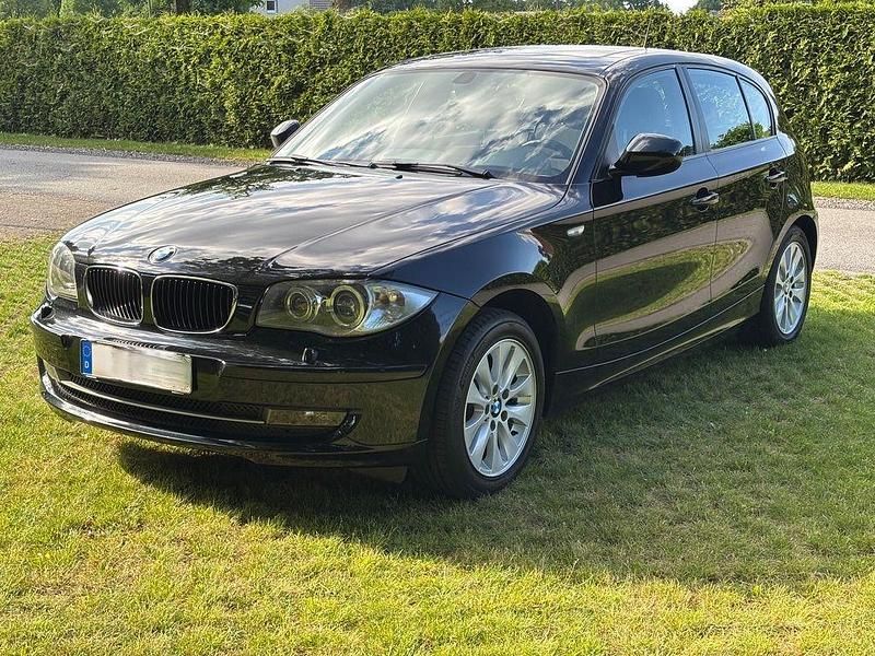 Schwarz Gebraucht 2009 BMW 116 Kleinwagen | 4.100 € (Fairer Preis) - Bild 1/4