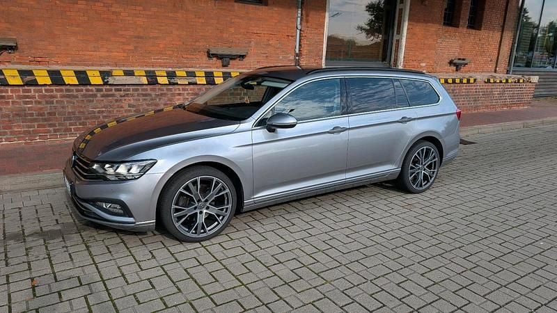 Silber Gebraucht 2020 VW Passat Kombi | 19.900 € (Fairer Preis) - Bild 1/4