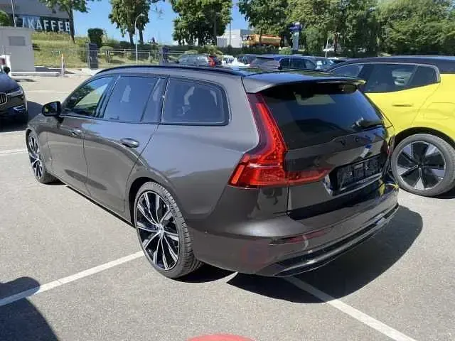 Gebraucht Volvo V60 145 PS (106 kW) 2024 Kombi