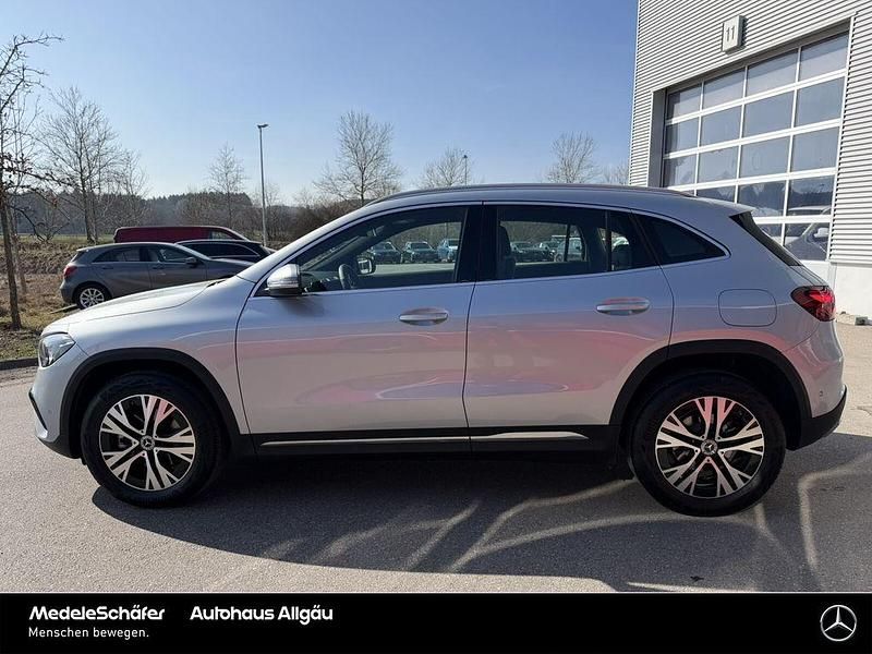 Gebraucht Mercedes GLA200 Progressive 163 PS (119 kW) 2024 Lack hightechsilber SUV