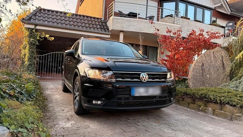 Schwarz Gebraucht 2018 VW Tiguan SUV | 16.750 € (Fairer Preis) - Bild 1/4