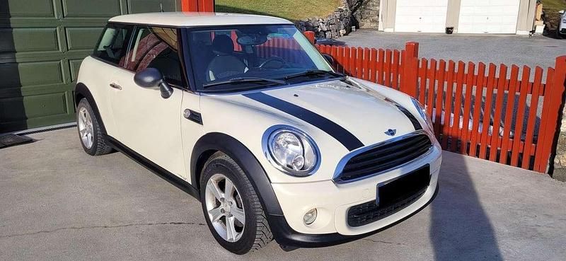 Weiß Gebraucht 2014 Mini ONE Kleinwagen | 7.550 € (Fairer Preis) - Bild 1/4