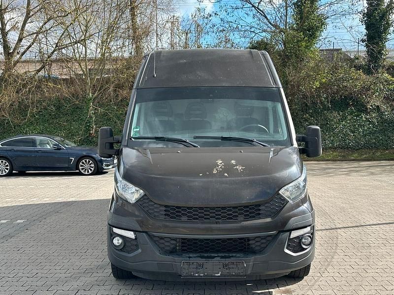 Gebraucht Iveco Daily 145 PS (106 kW) 2016 Braun Van / Kleinbus