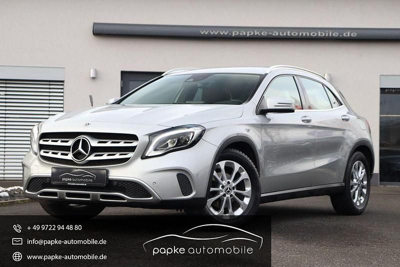 Silber Gebraucht 2017 Mercedes GLA200 Business SUV | 17.895 € (Fairer Preis) - Bild 1/4