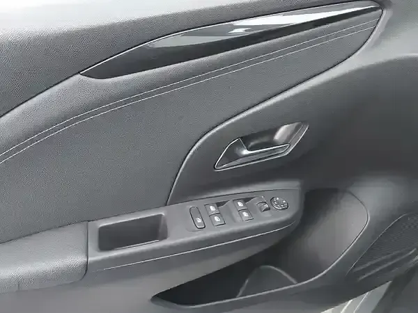 Gebraucht Opel Corsa Elegance 101 PS (74 kW) 2022 Kristall silber (metallic) Kleinwagen