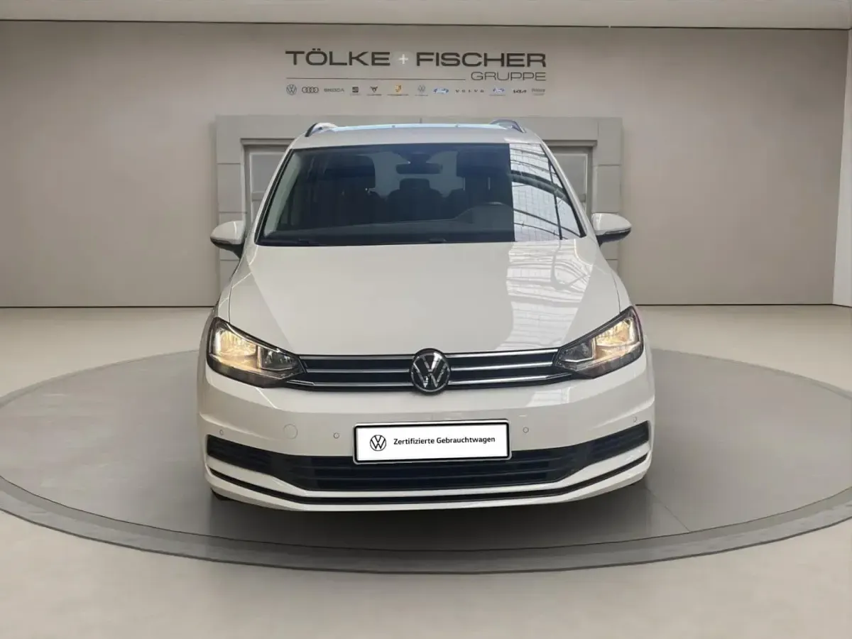 Gebraucht VW Touran Comfortline 150 PS (110 kW) 2023 Weiß Van / Kleinbus
