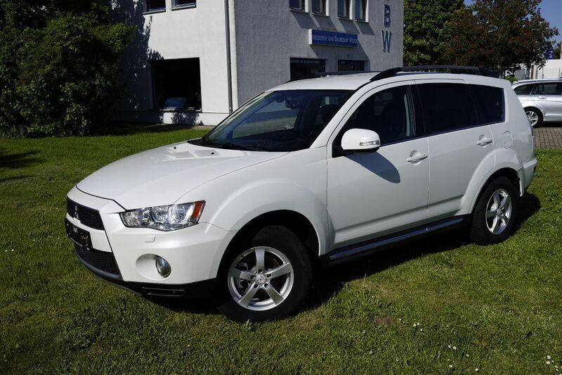 Weiß Gebraucht 2012 Mitsubishi Outlander Invite SUV | 4.999 € (Fairer Preis) - Bild 1/4
