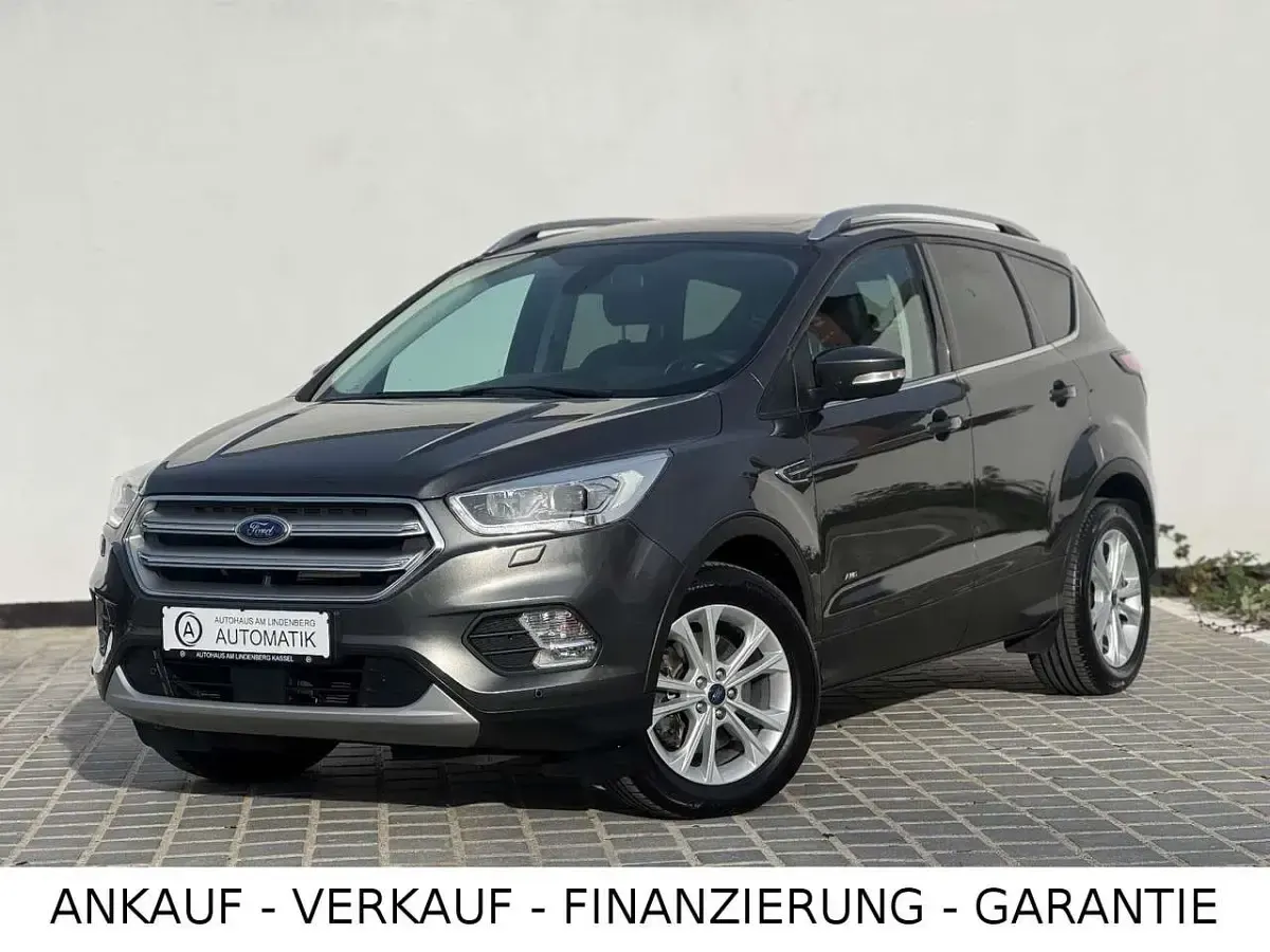 Usado Ford Kuga Titanium 182 HP (133 kW) 2018 Cinzento SUV