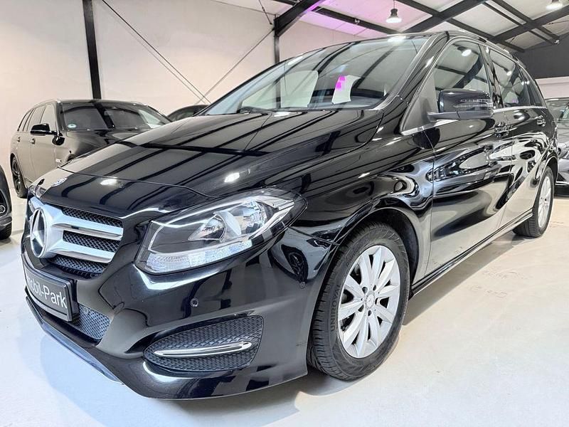 Schwarz Gebraucht 2015 Mercedes B180 Van / Kleinbus | 13.300 € (Etwas zu teuer) - Bild 1/4