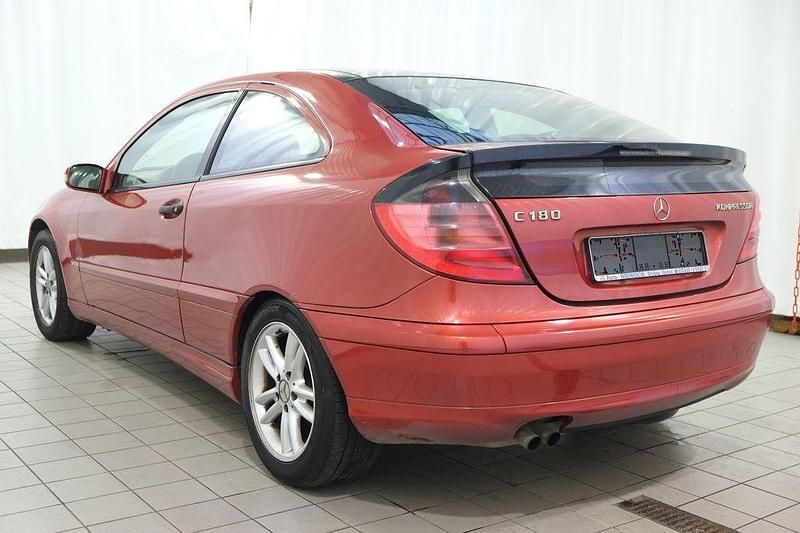 Gebraucht Mercedes C180 143 PS (105 kW) 2003 Orange Coupé