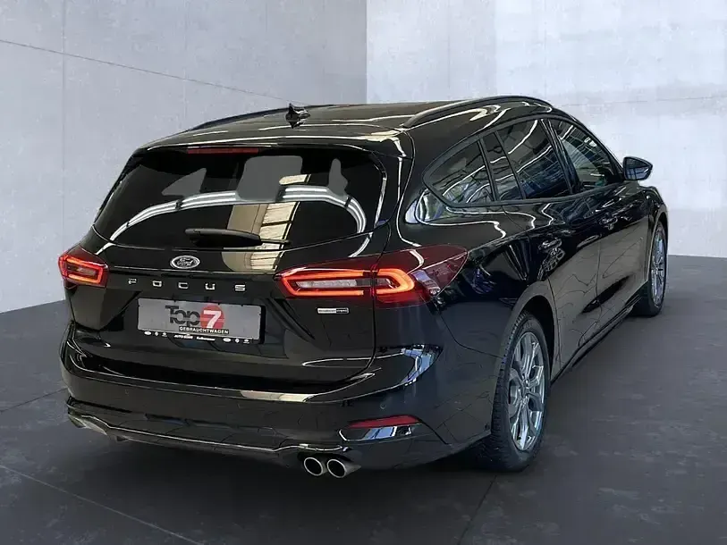 Gebraucht Ford Focus ST-Line 155 PS (114 kW) 2023 Obsidian schwarz (metallic) Kombi