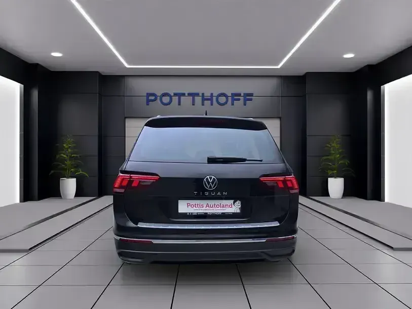 Gebraucht VW Tiguan Life 150 PS (110 kW) 2022 Schwarz SUV