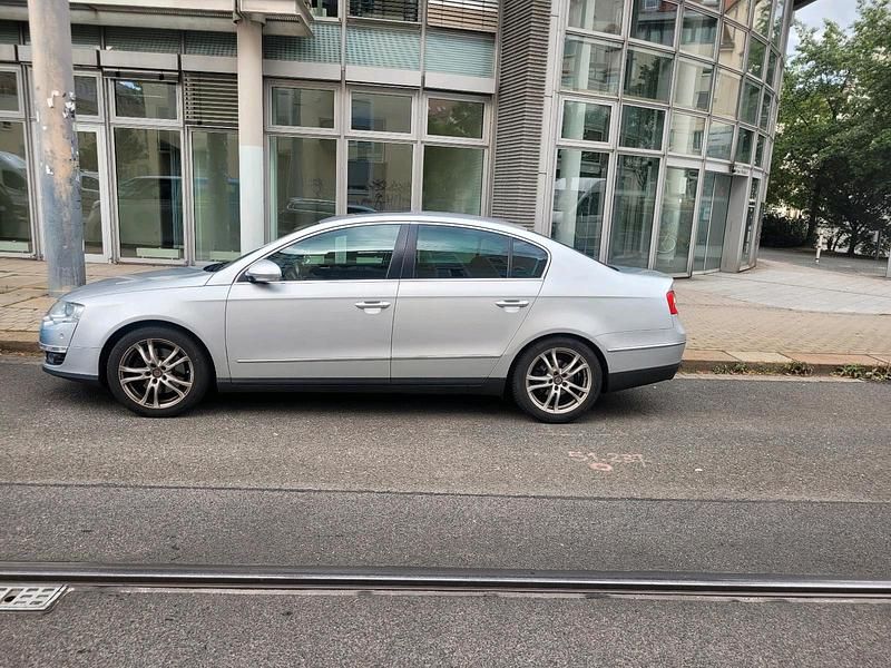 Braun Gebraucht 2009 VW Passat Limousine | 5.000 € (Etwas zu teuer) - Bild 1/4